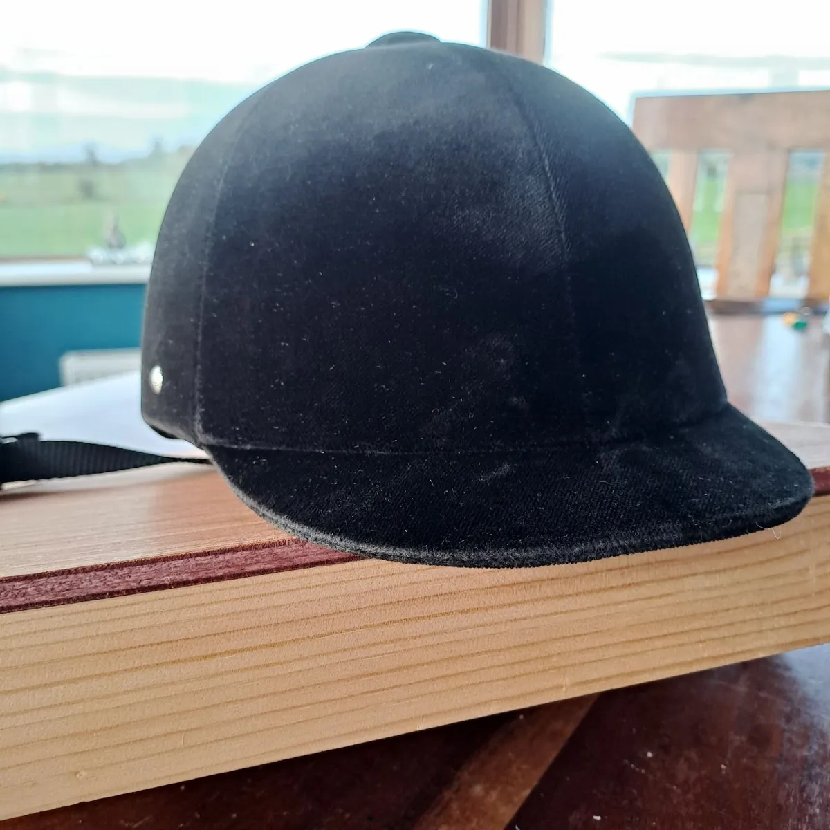 Horse riding helmet - Image 1