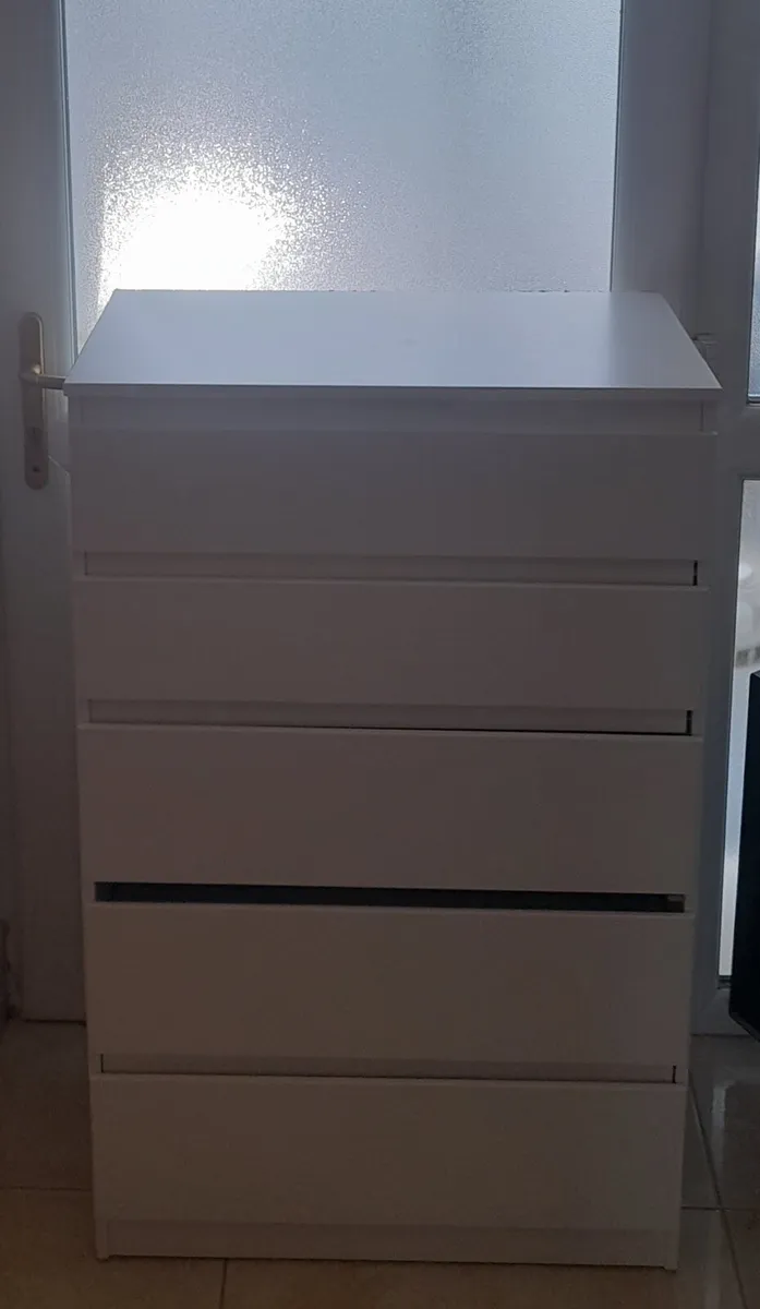 Chest of drawers - Image 1