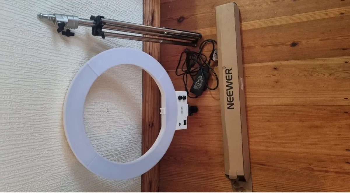 Neewer Ring Light - Image 1