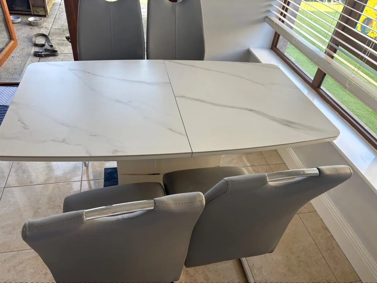 Kitchen table - Image 2