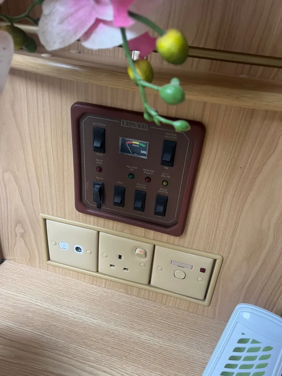 Lunar LX 2000 Caravan for sale - Image 3