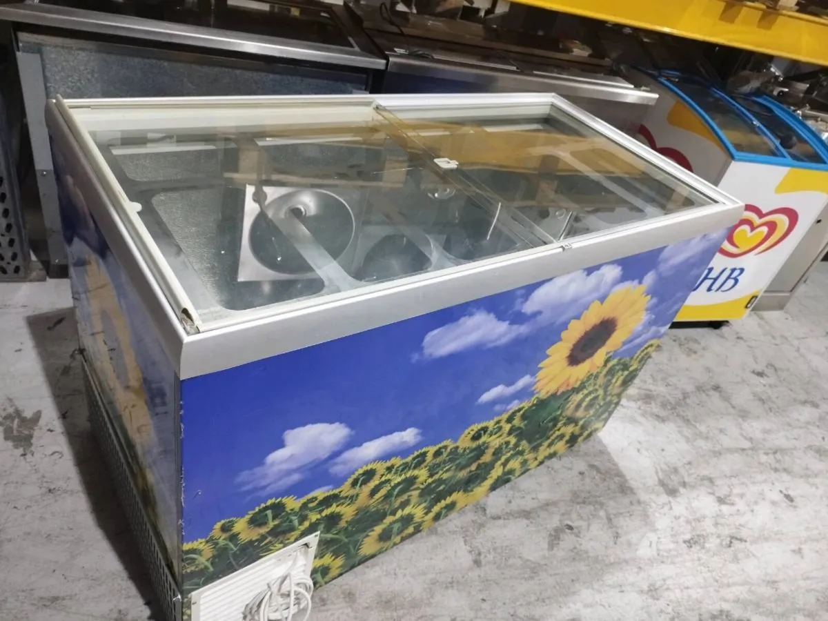 Soft scoop ice cream freezer - Image 1