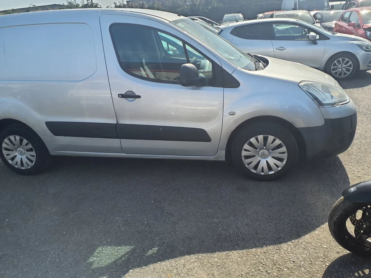 Citroen Berlingo 2013 Unbelievable clean - Image 2