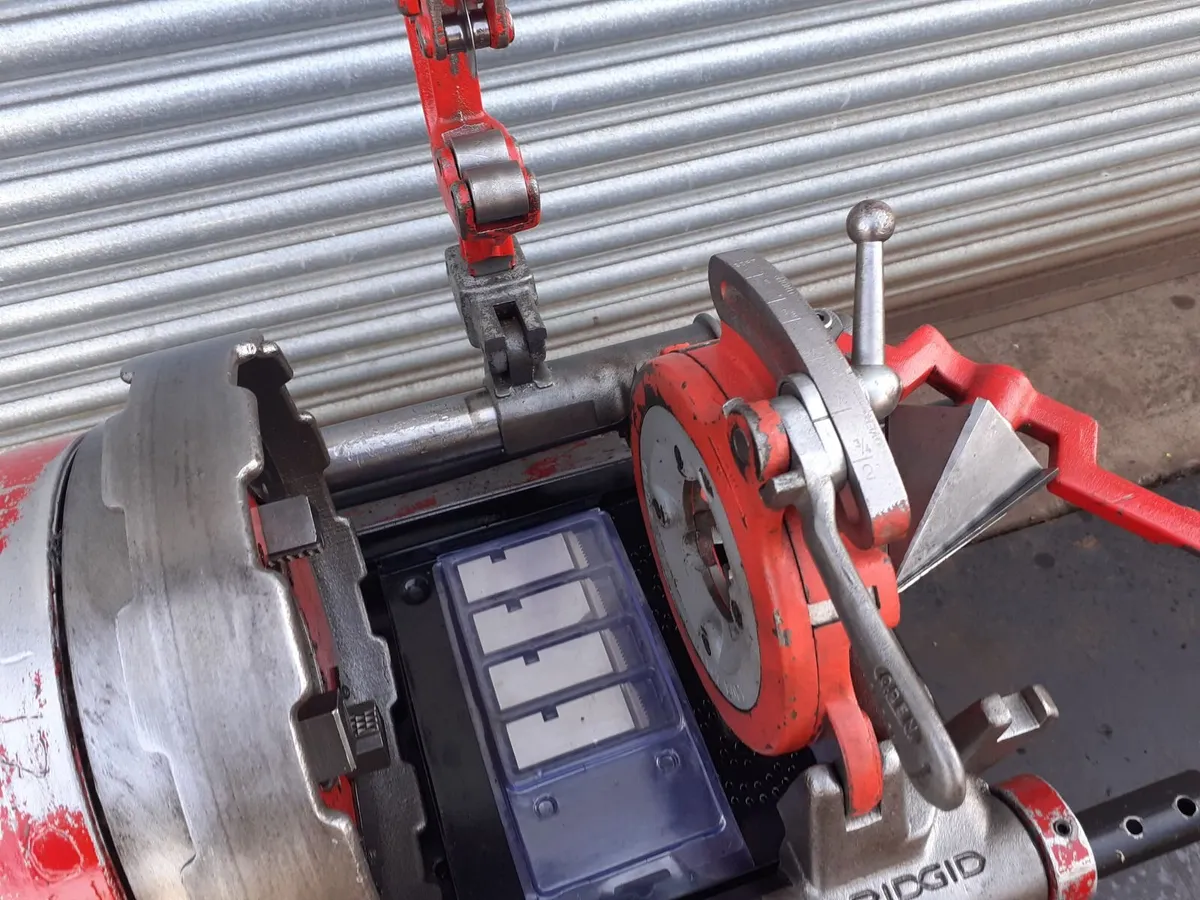 RIDGID 1233 THREADING MACHINE - Image 2