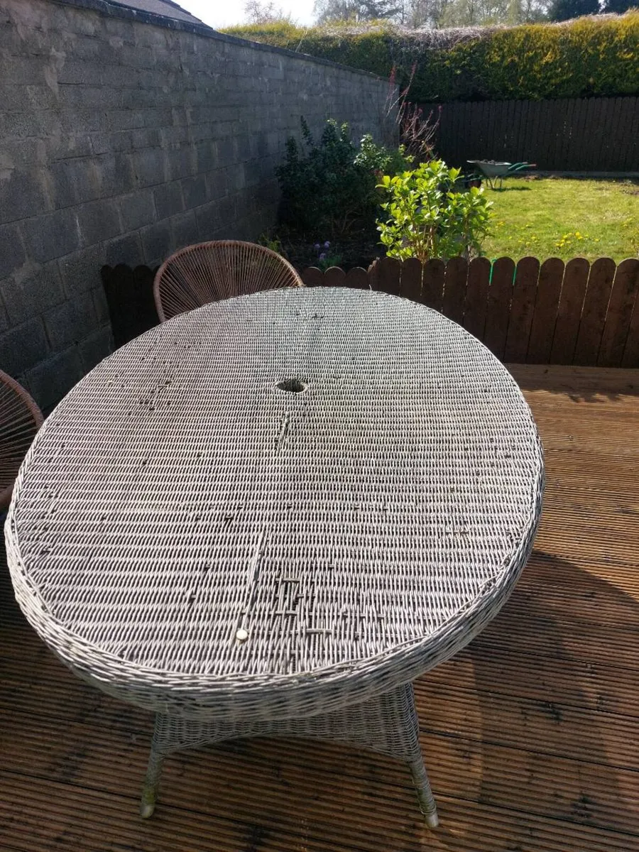 Free Garden table - Image 4