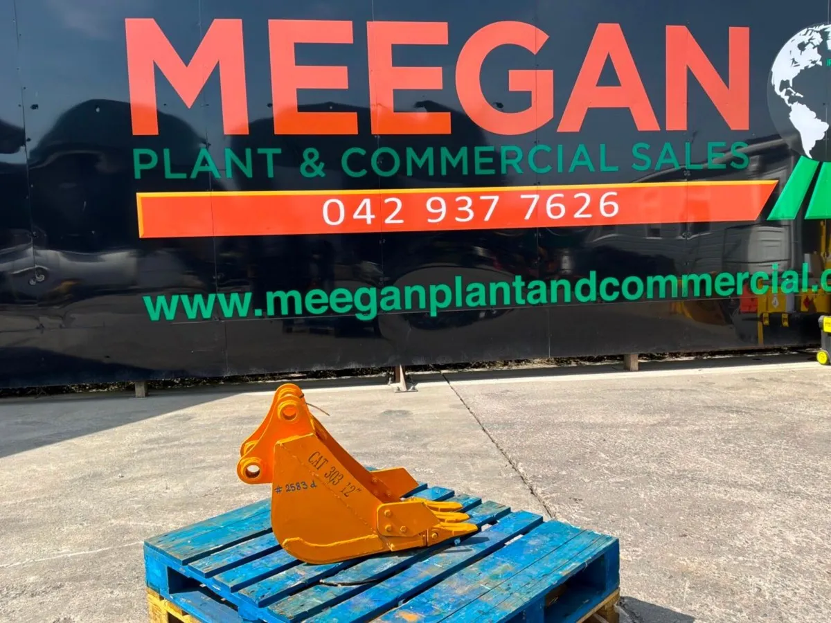 UNUSED 12" DIGGING BUCKET.....45mm PINS...2583d - Image 1