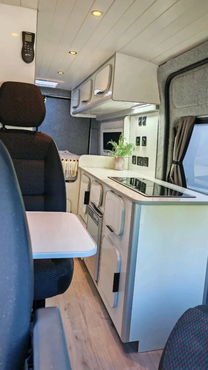 2021 Peugeot Boxer Professional  36k . New. - Image 1