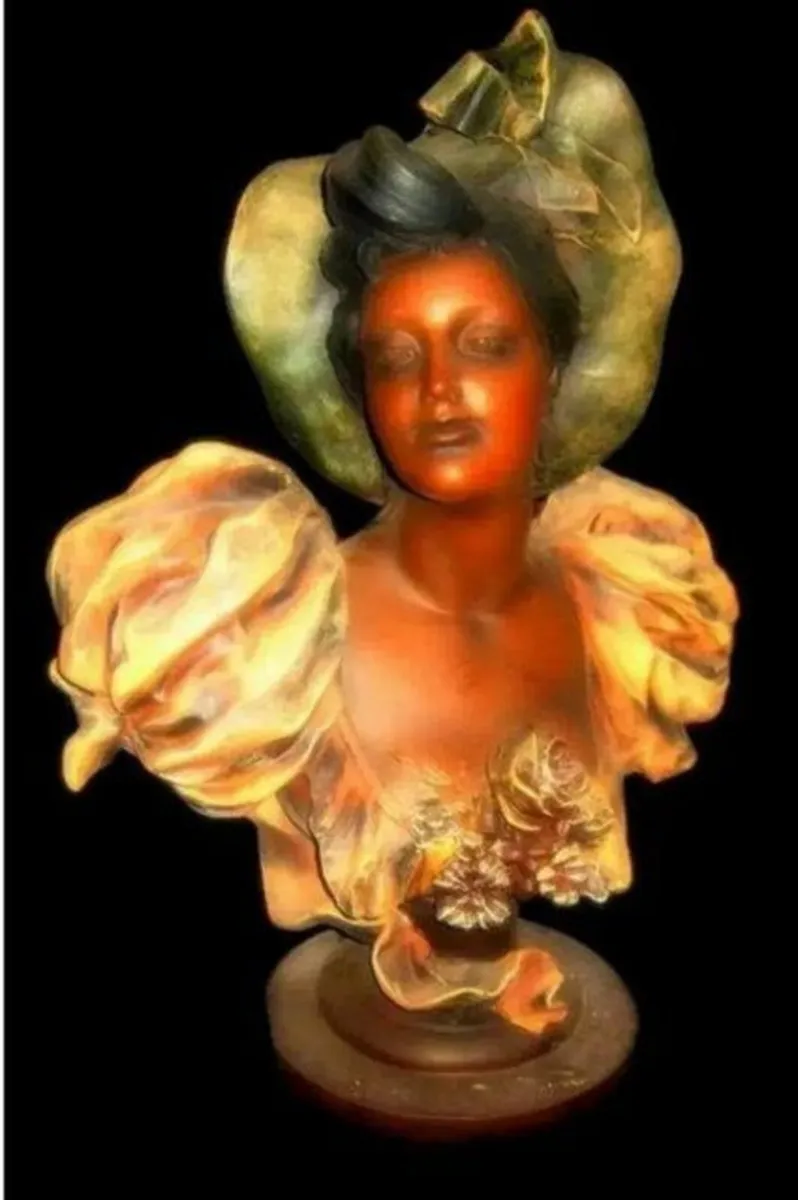 Substantial Vintage Bust 'Libellule' - Image 4