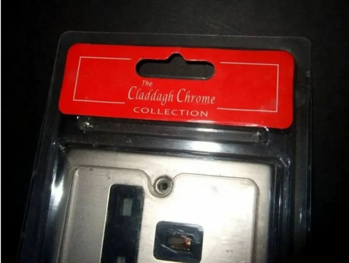 BNIB Satin Chrome 13A Twin Socket with 2 USB Ports - Image 4