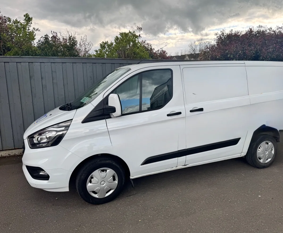 Ford Transit Custom 2022 - Image 1