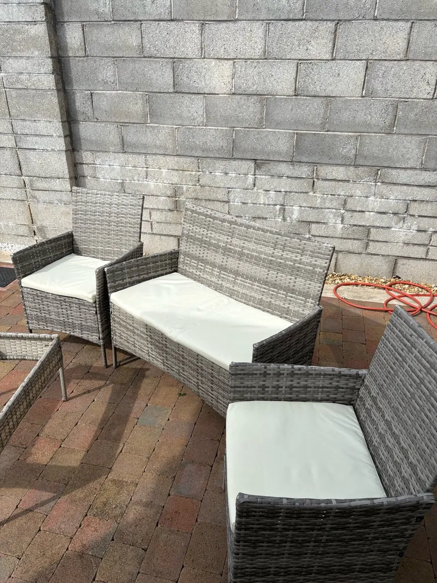 Garden furniture set (chairs and cushions) - Image 1