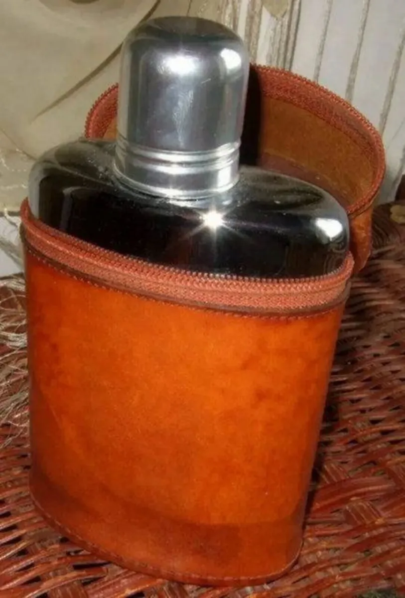 Vintage Harrods Hip flask & Leather Case In great - Image 1
