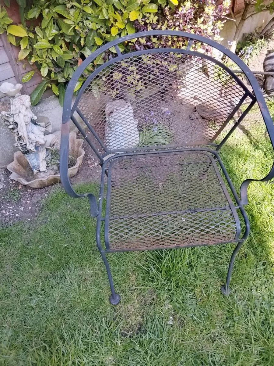 Garden table and chairs - Image 4