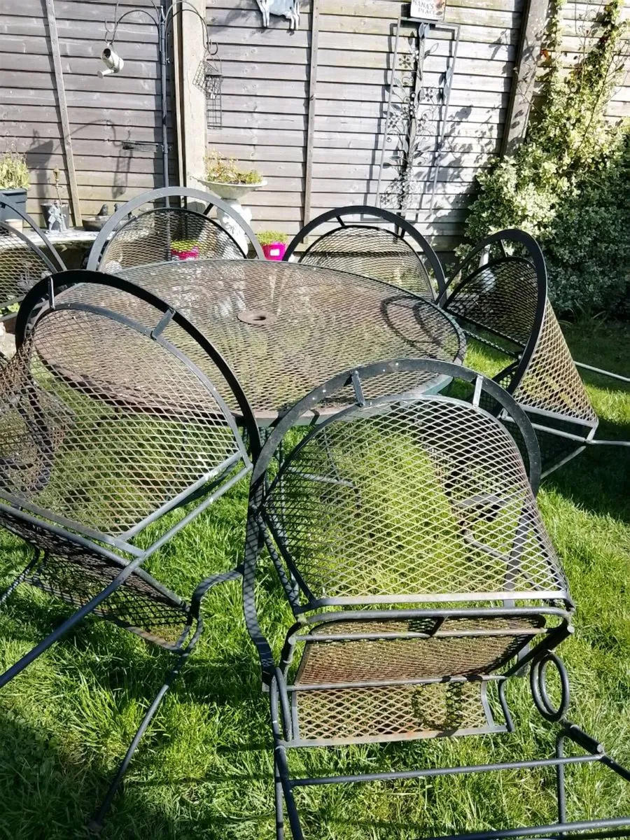 Garden table and chairs - Image 2