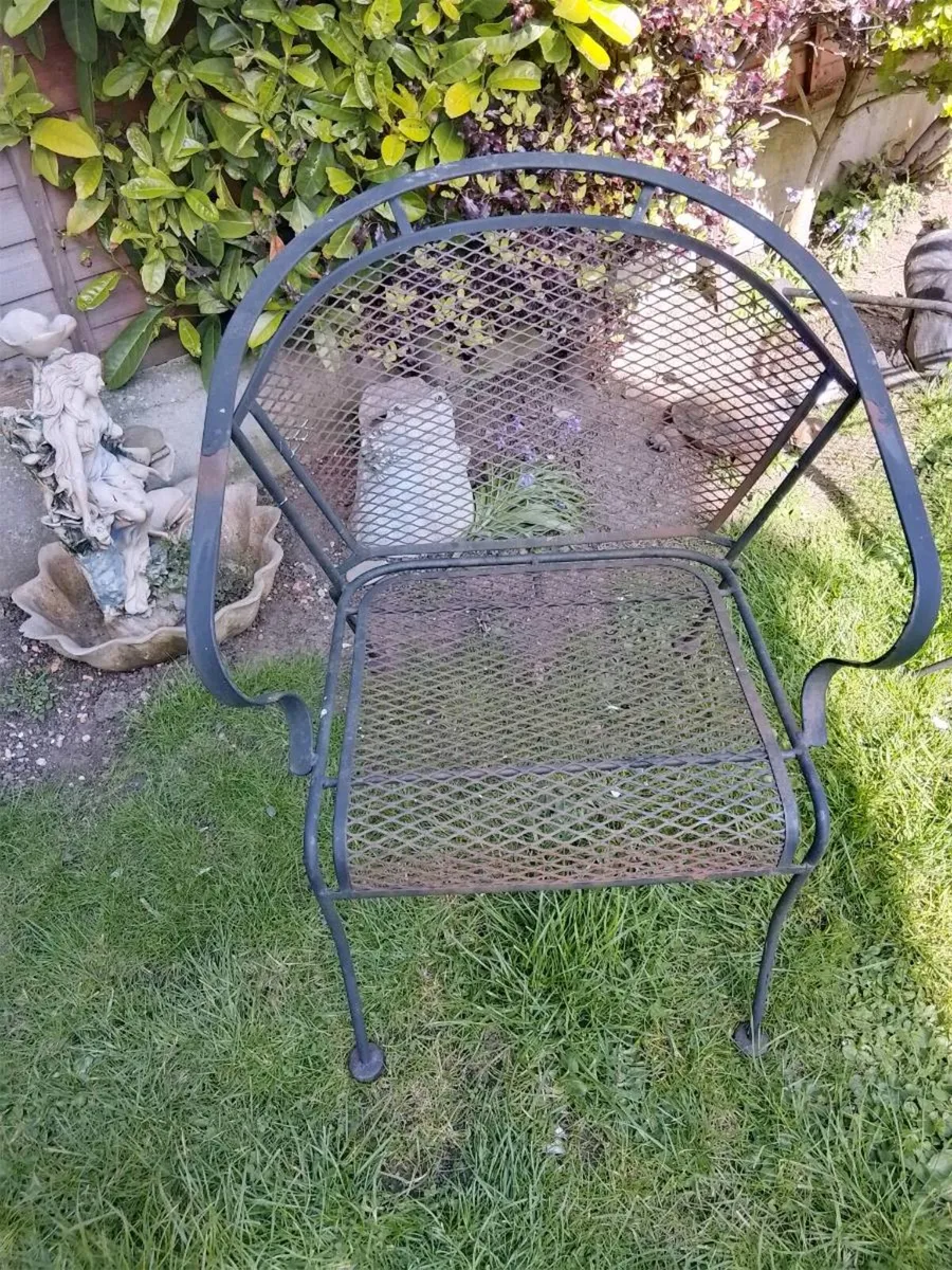 Garden table and chairs - Image 3