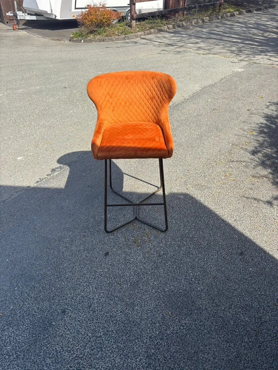 6 bar stools - Image 1