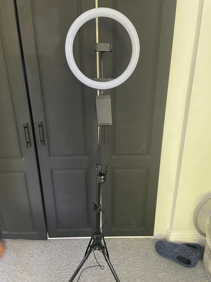 13’ Ring light with tri-pod stand