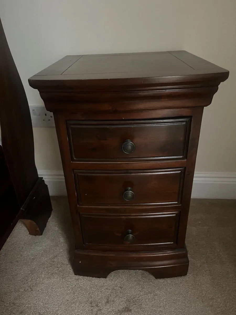 Bed frame - Image 1