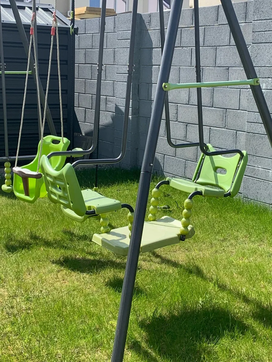 Swing set - Image 2