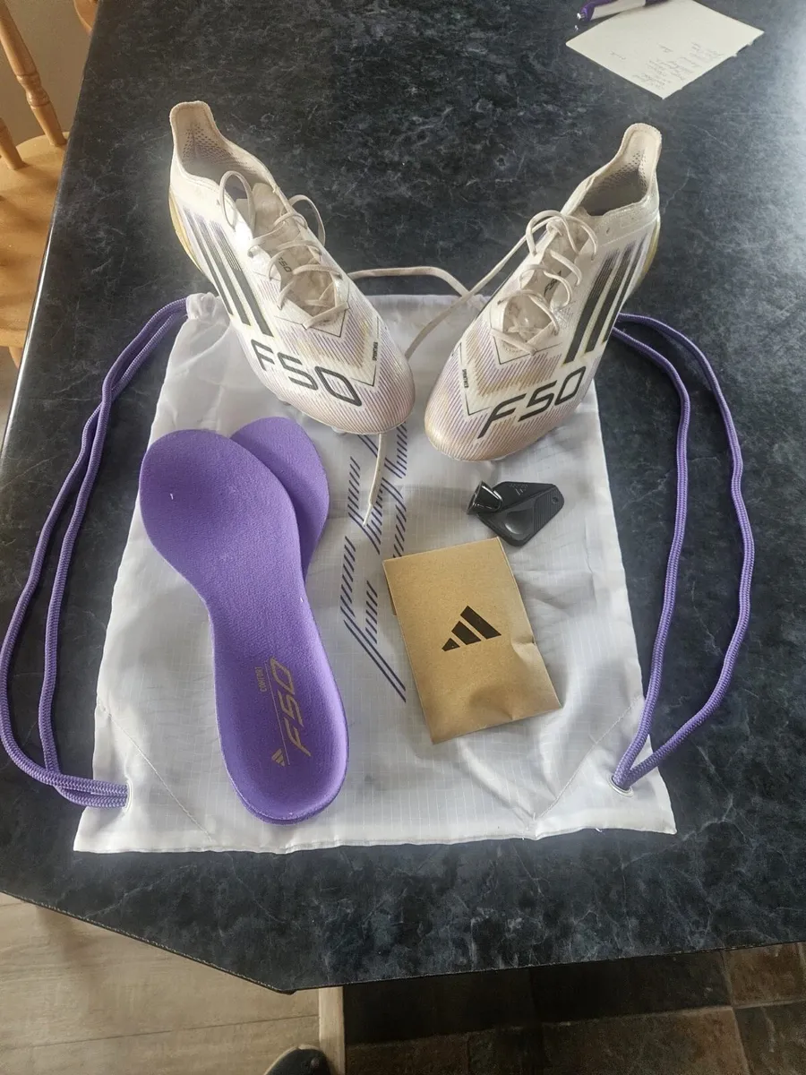Football boots - Image 1