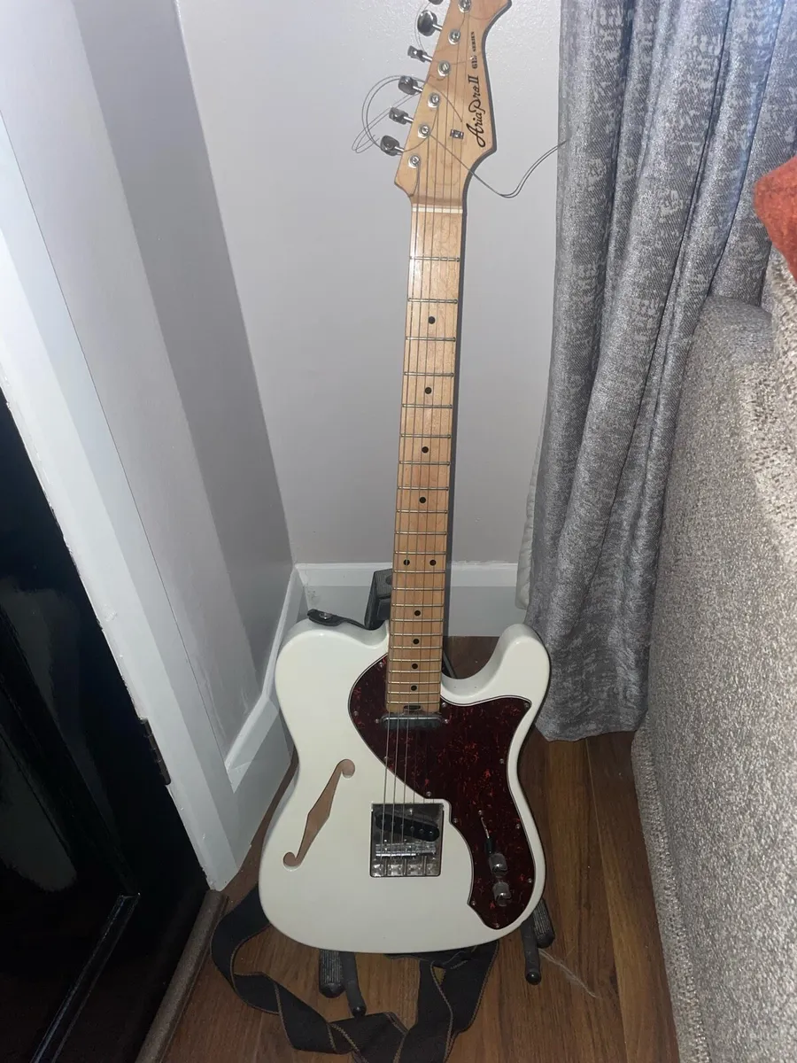 Electric guitar - Image 1