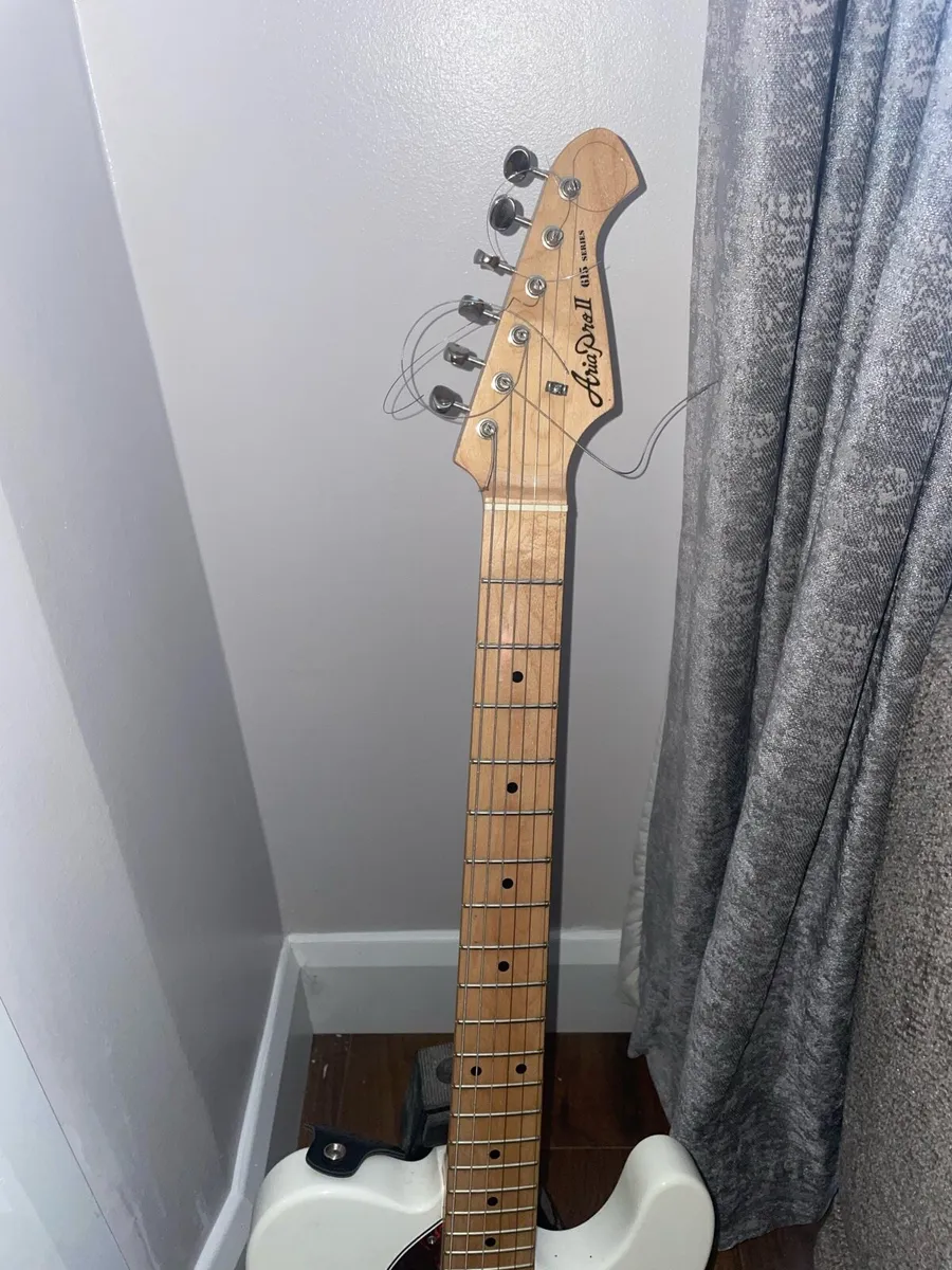 Electric guitar - Image 3