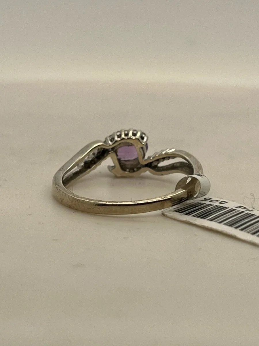 9k white gold ring with purple stone and diamonds. - Image 4