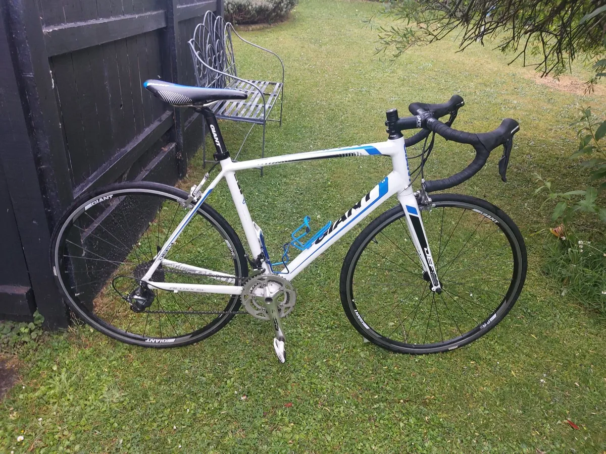 Giant Defy Alux SL – Full Ultegra 11 Speed - Image 1