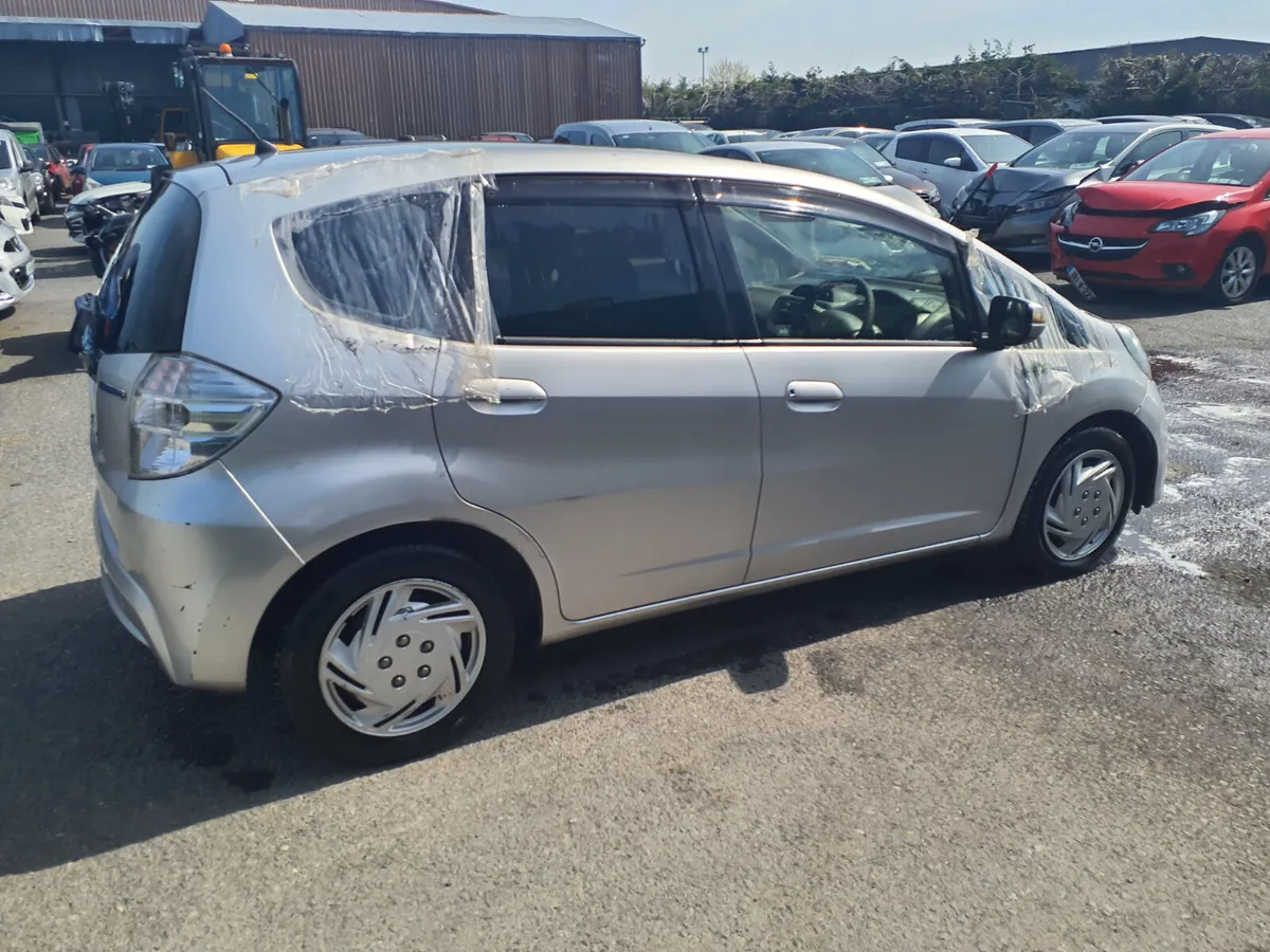 Honda Fit 2013 attempted theft - Image 2