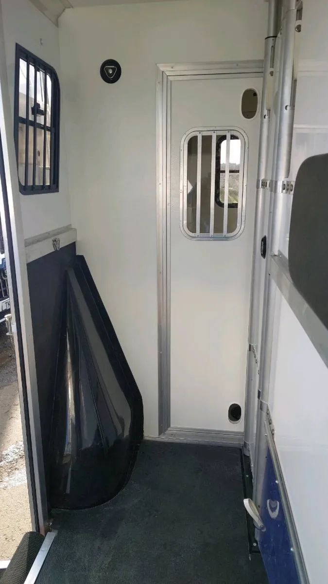 New & Used 2 Stalls - Image 4