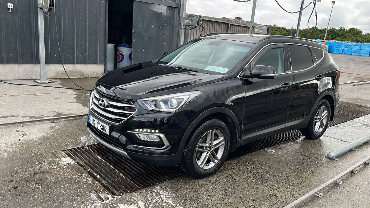 Hyundai Santa Fe 2017 - Image 2