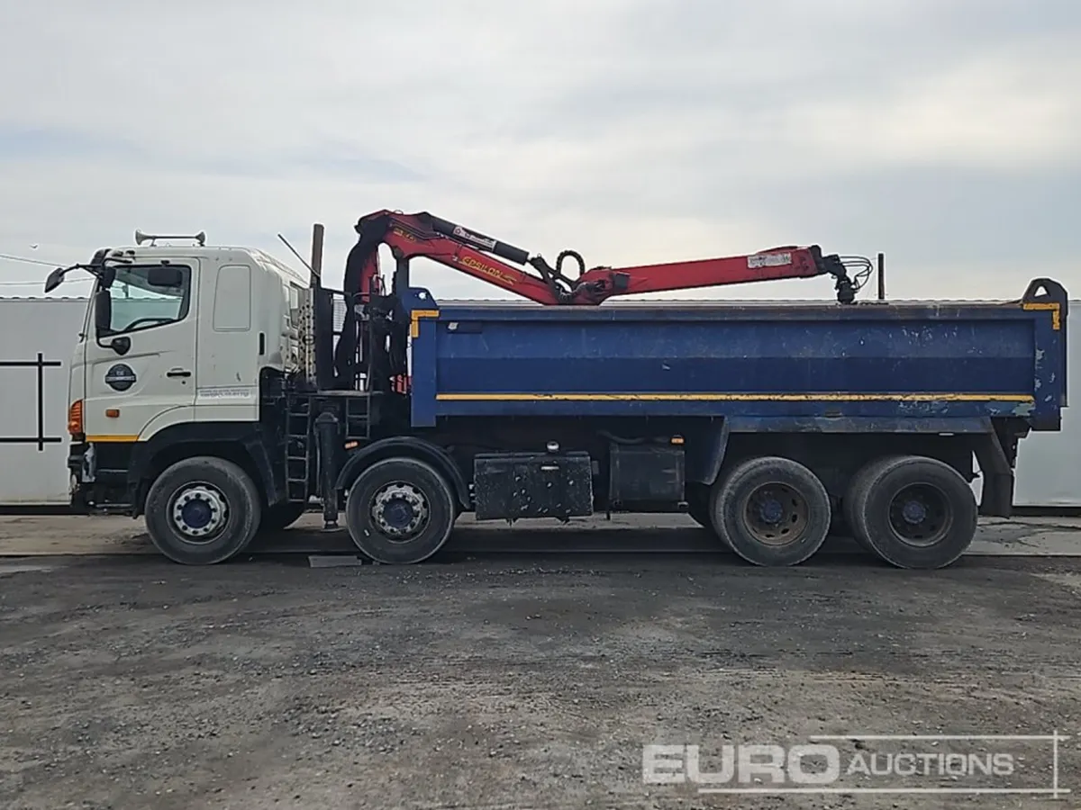 2008 Hino 8x4 Tipper Grab Lorry - Image 2