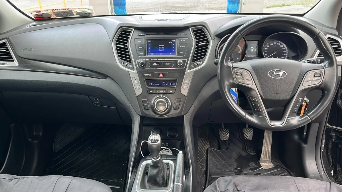 Hyundai Santa Fe 2017 - Image 3