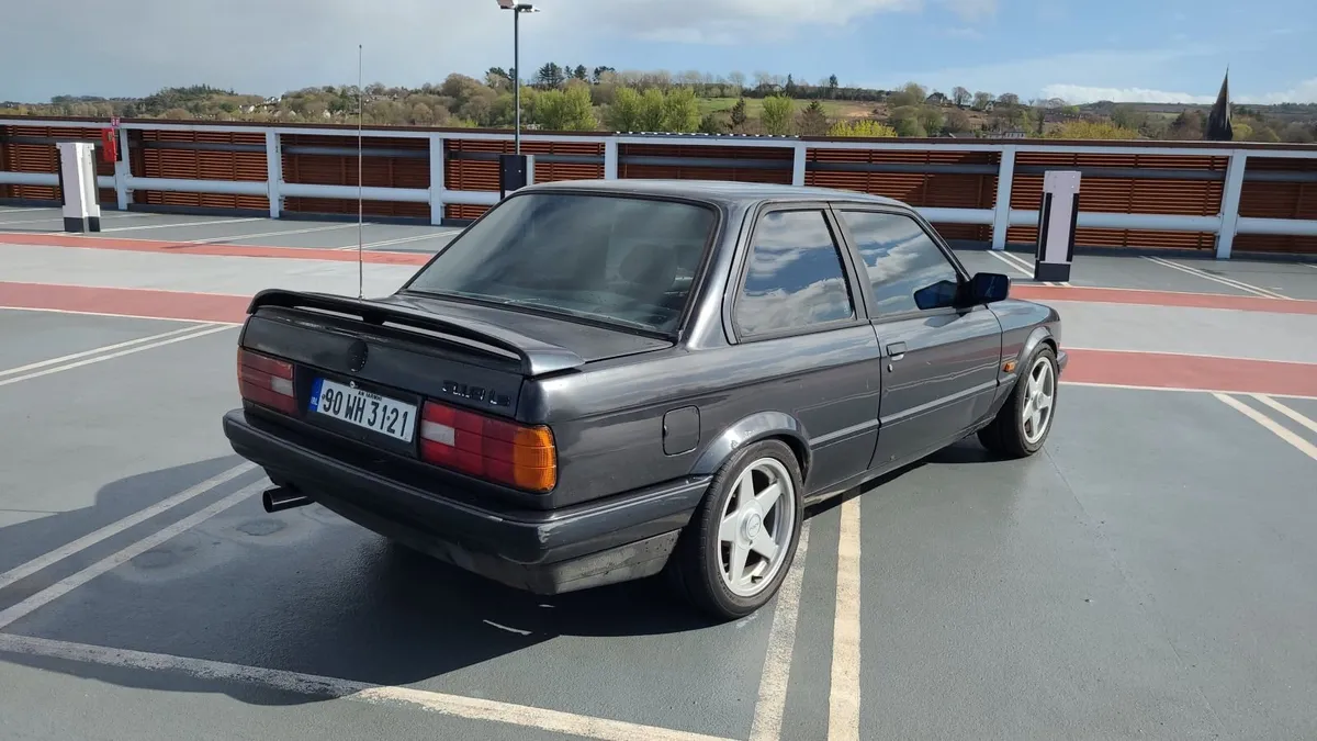 BMW 318is - running project - Image 2