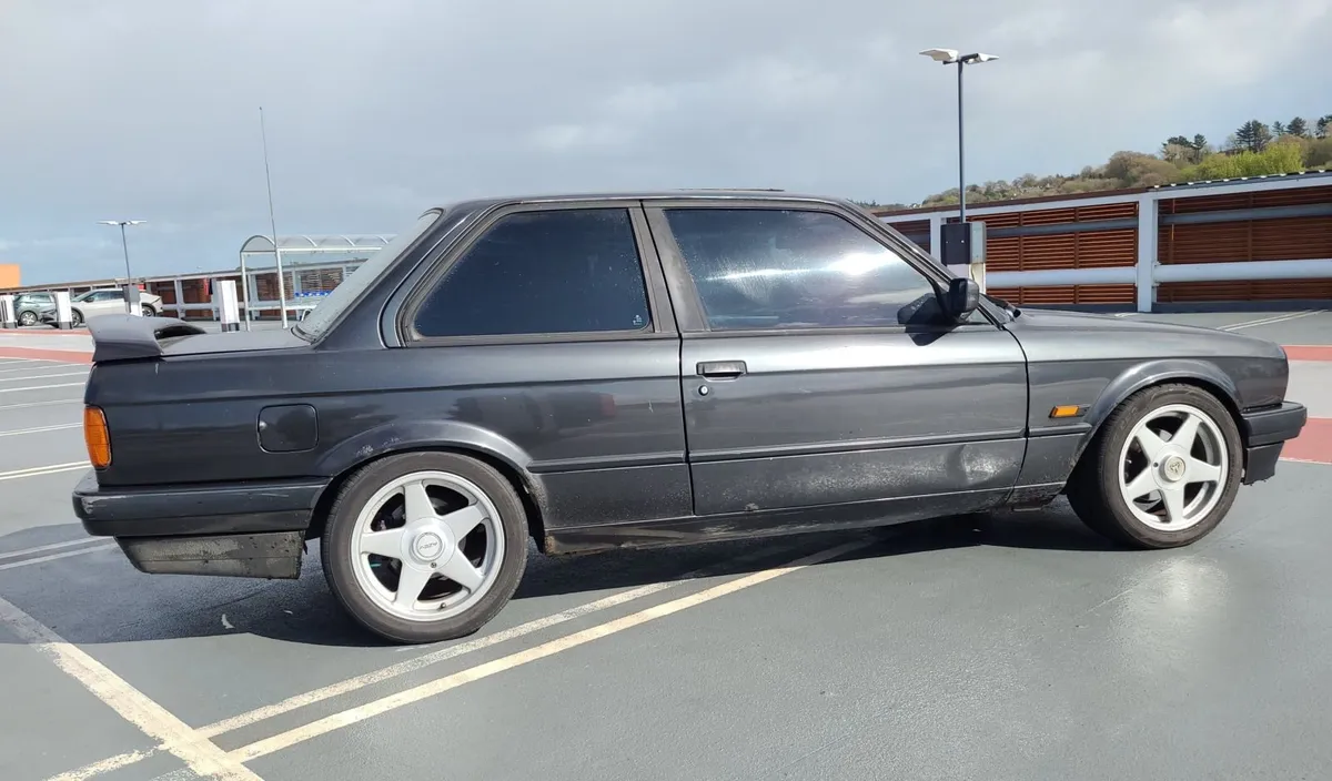 BMW 318is - running project - Image 3