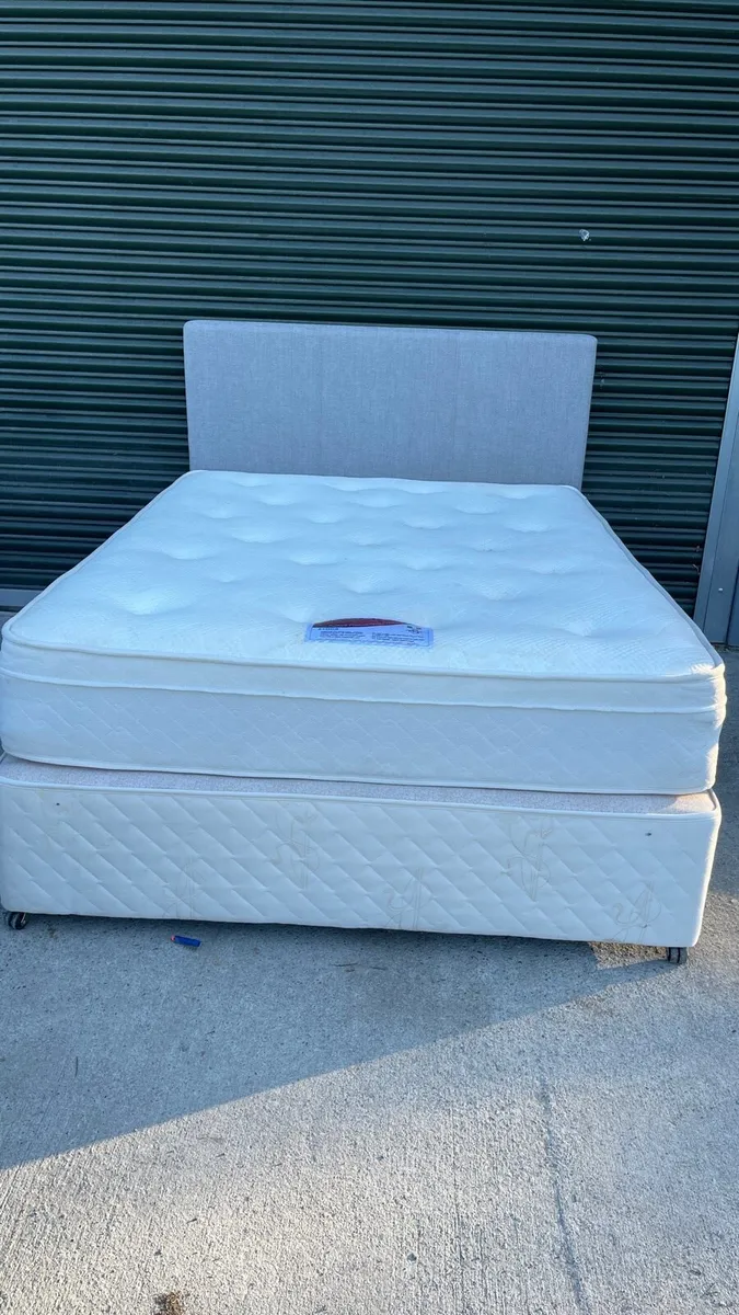 King size bed - Image 3