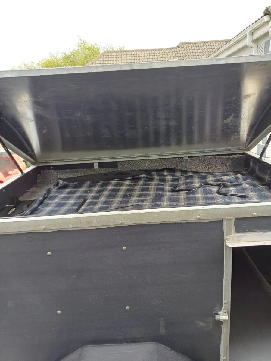 Dog trailer - Image 1