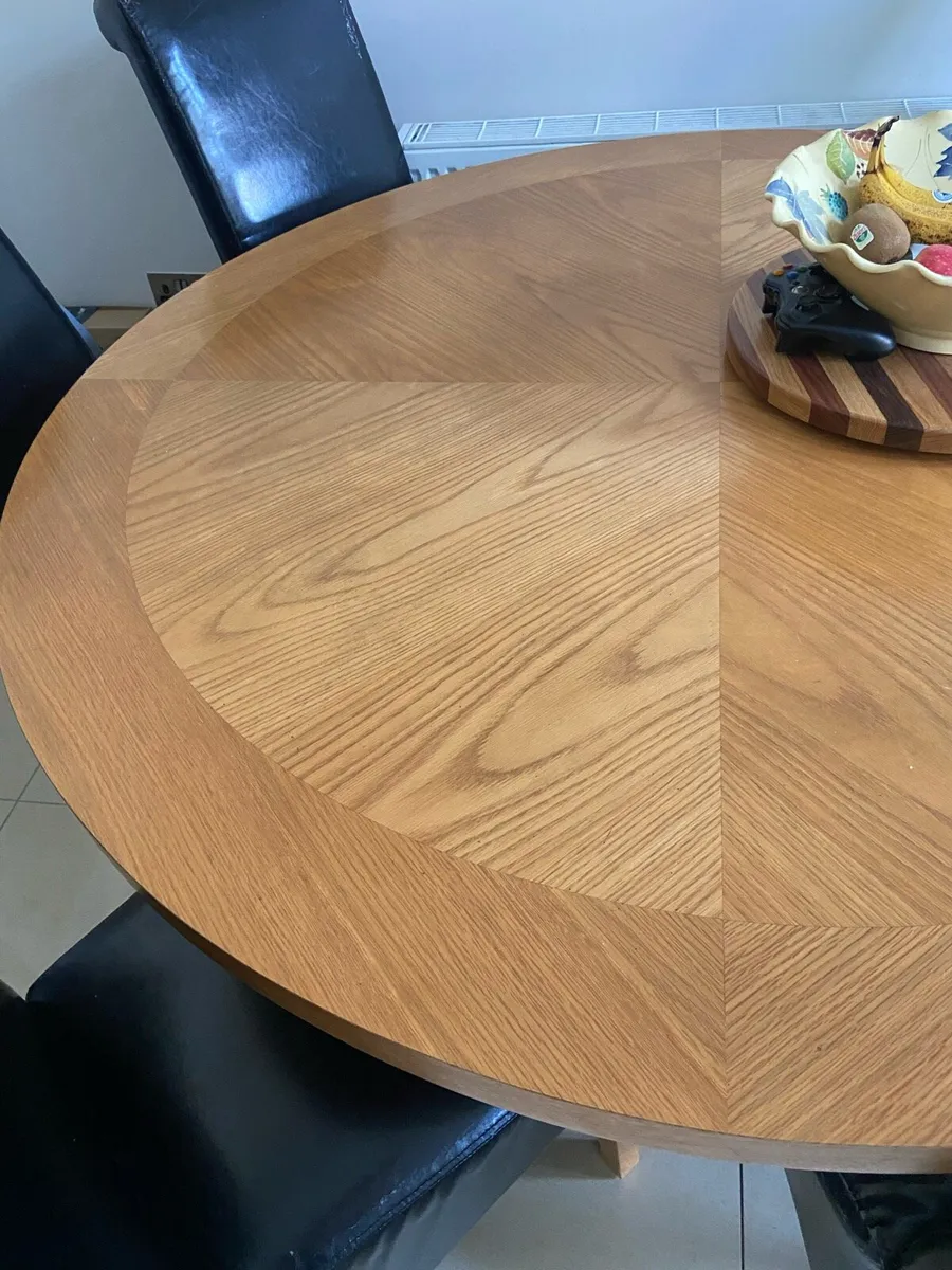 Round Table and 6 chairs - Image 3