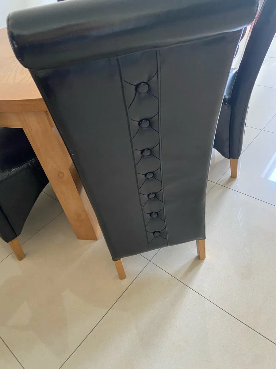 Round Table and 6 chairs - Image 4