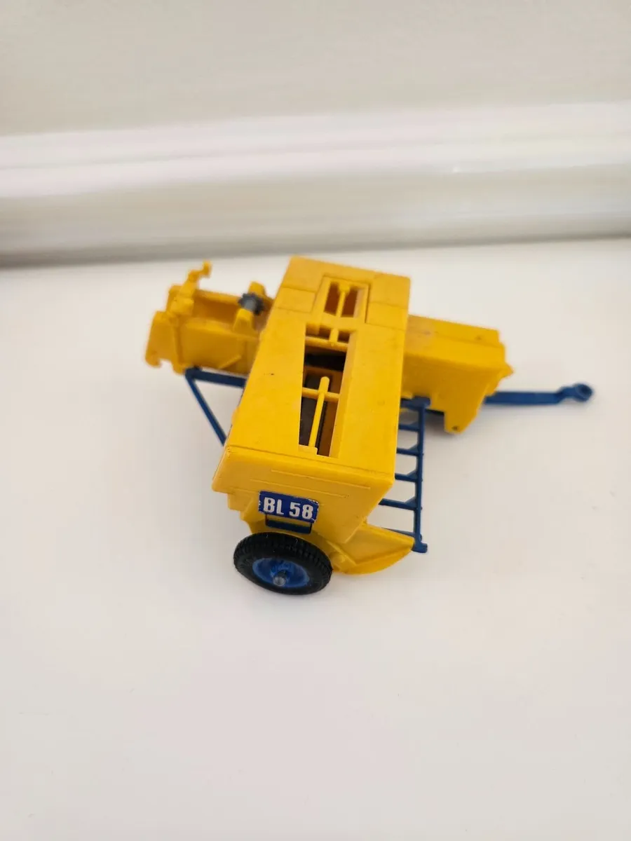 Britain's Square Baler - Image 2