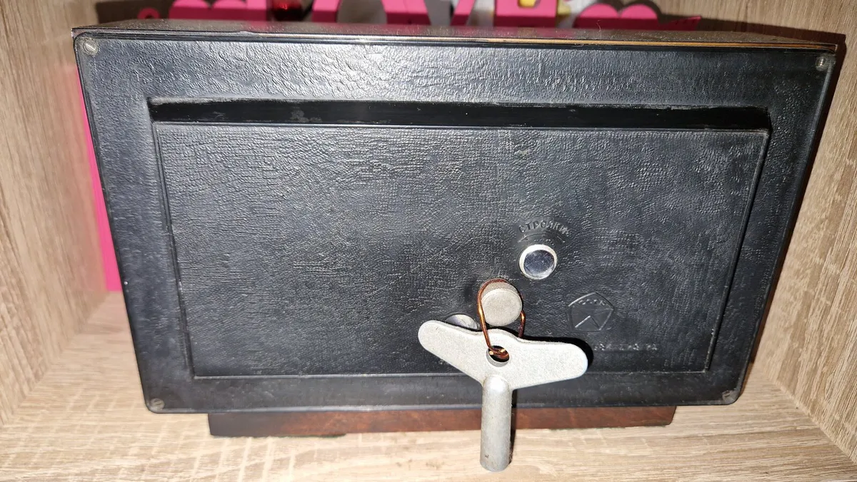Vintage Vesna clock... - Image 2