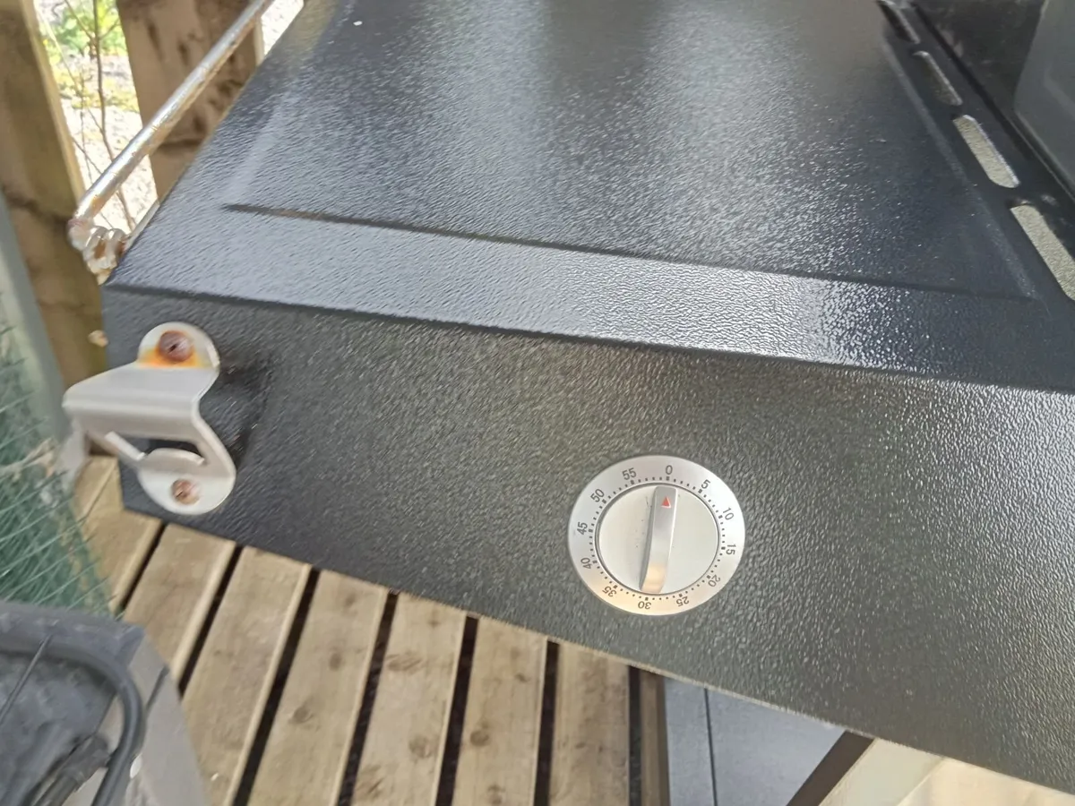 Master Cook Classic 500 – 5 Burner Gas BBQ - Image 4