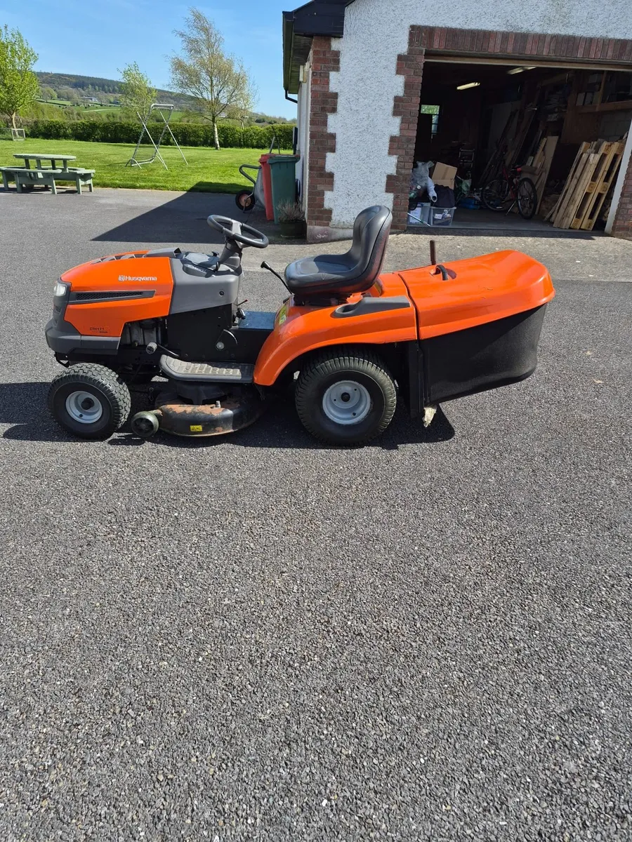 Ride on lawnmower - Image 1