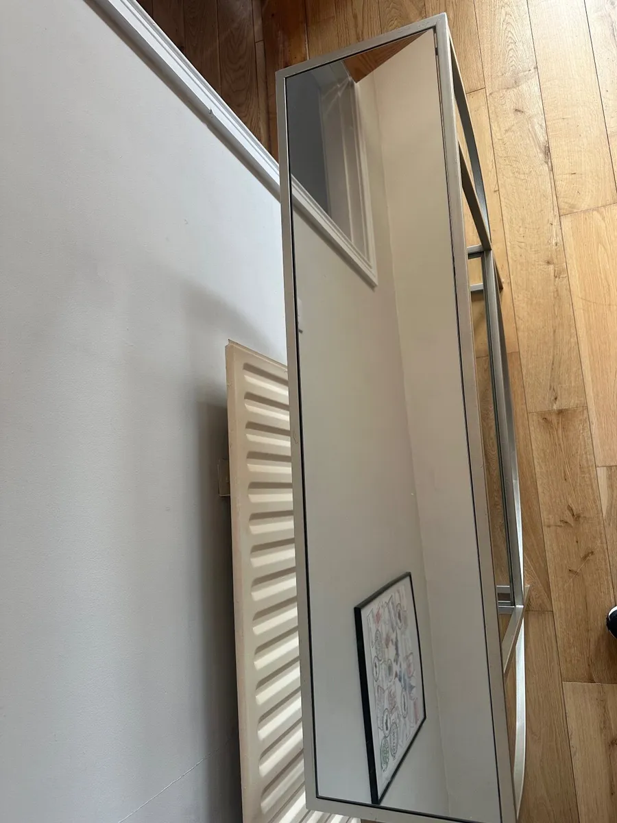 Mirrored Table - Image 2