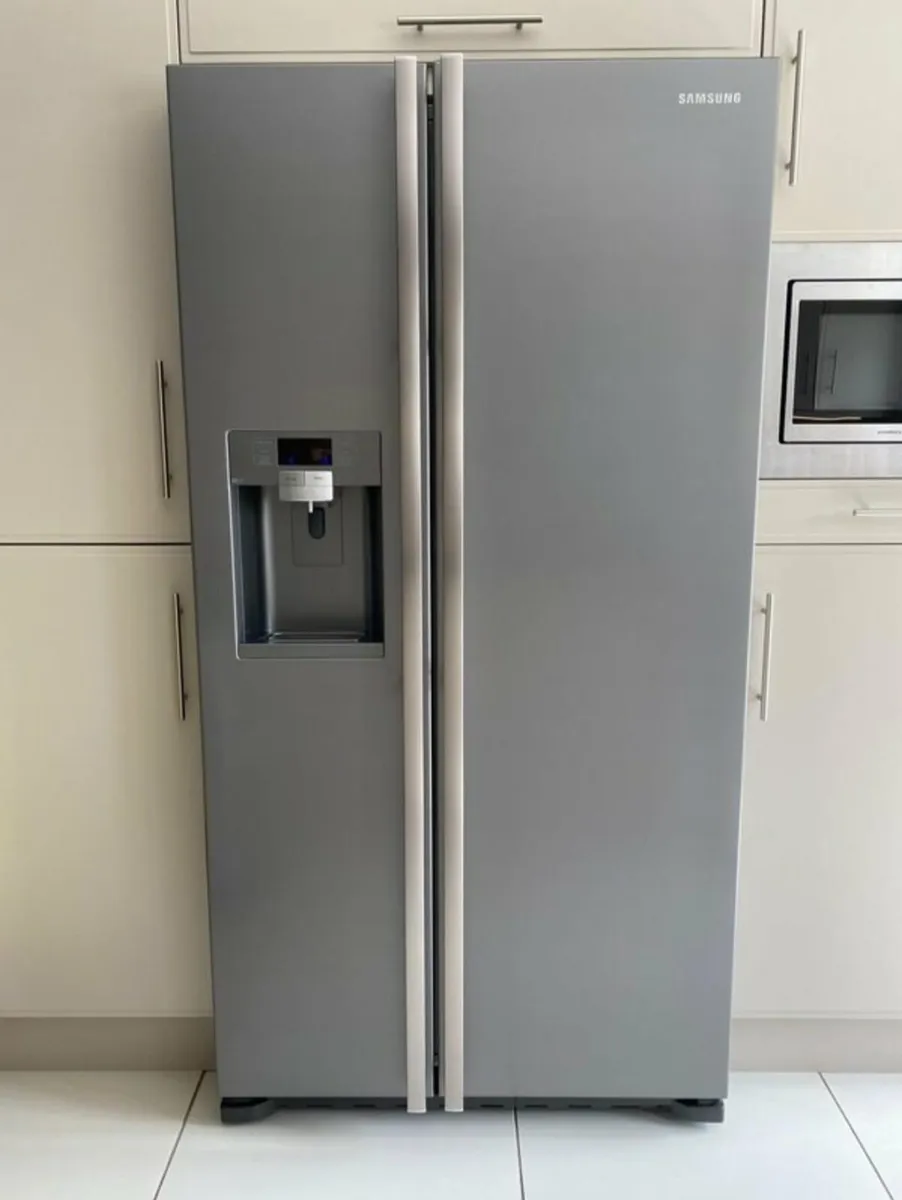 Samsung American Style Fridge Freezer - Image 1