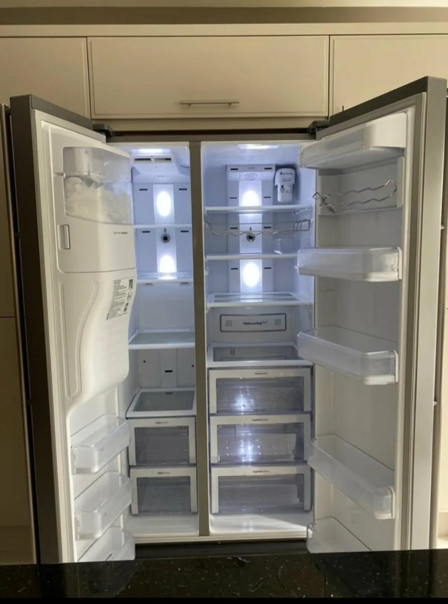 Samsung American Style Fridge Freezer - Image 3