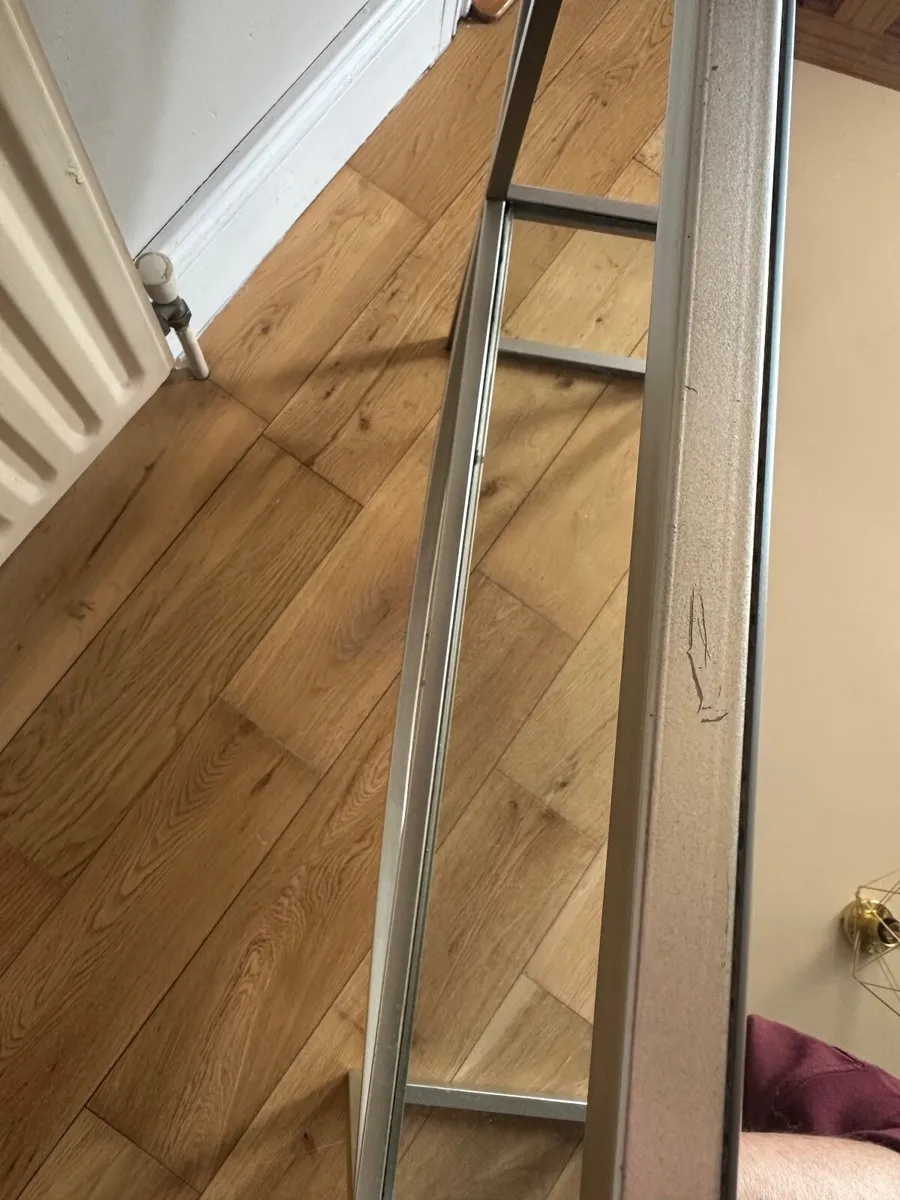 Mirrored Table - Image 4