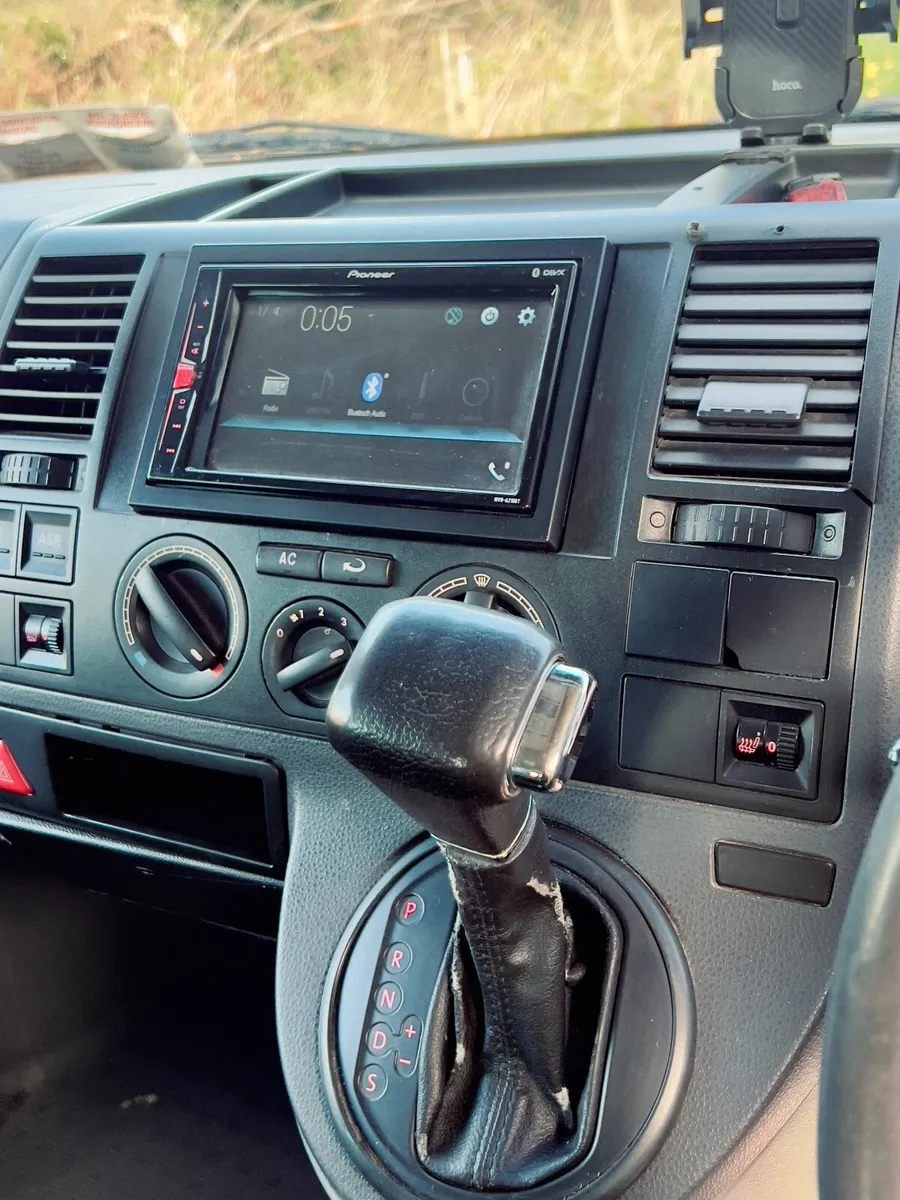 Volkswagen Transporter AUTOMATIC 2005 - Image 1