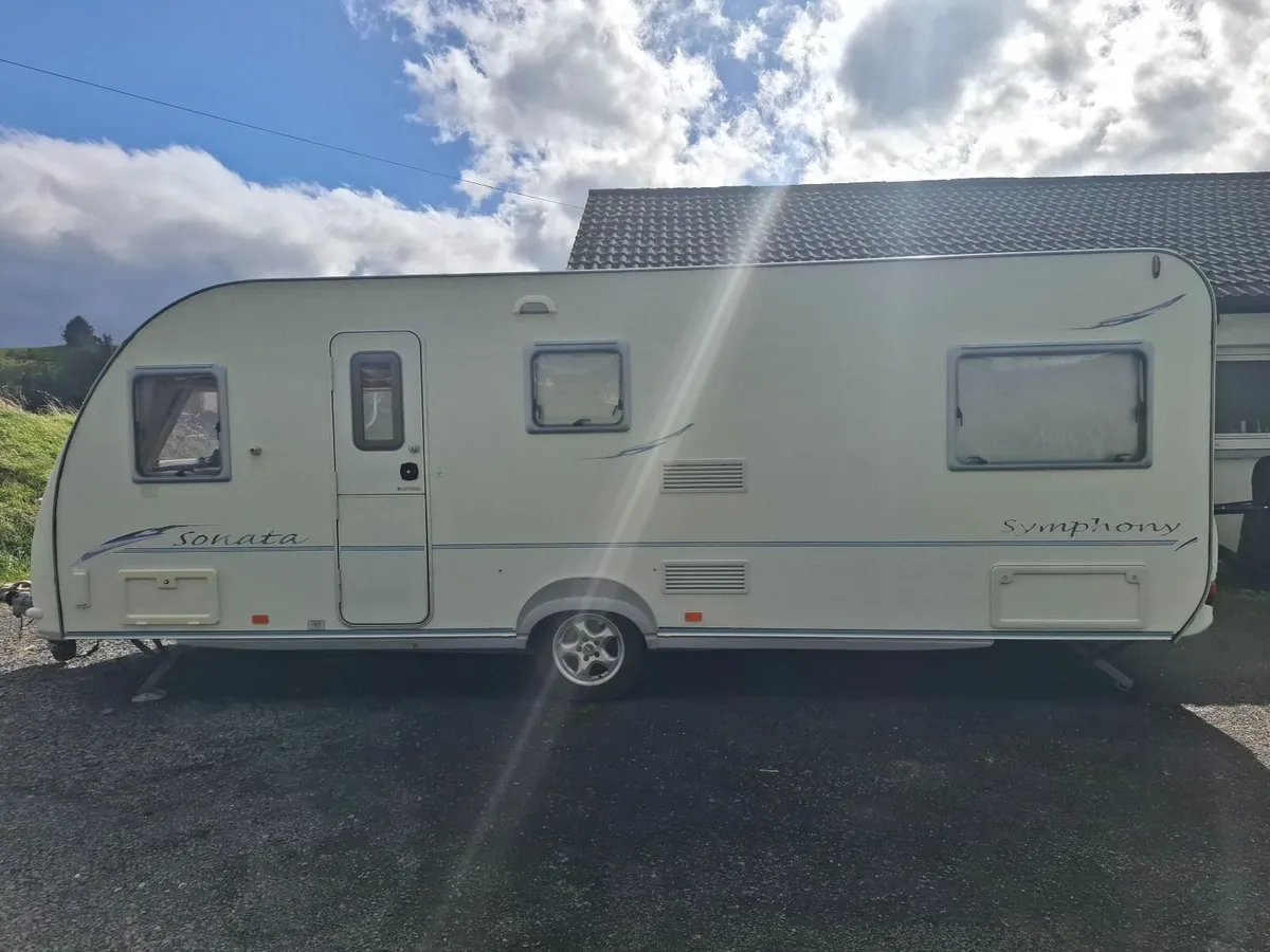 2007 Fleetwood Sonata Symphony 6 Berth Fixed Bed - Image 4