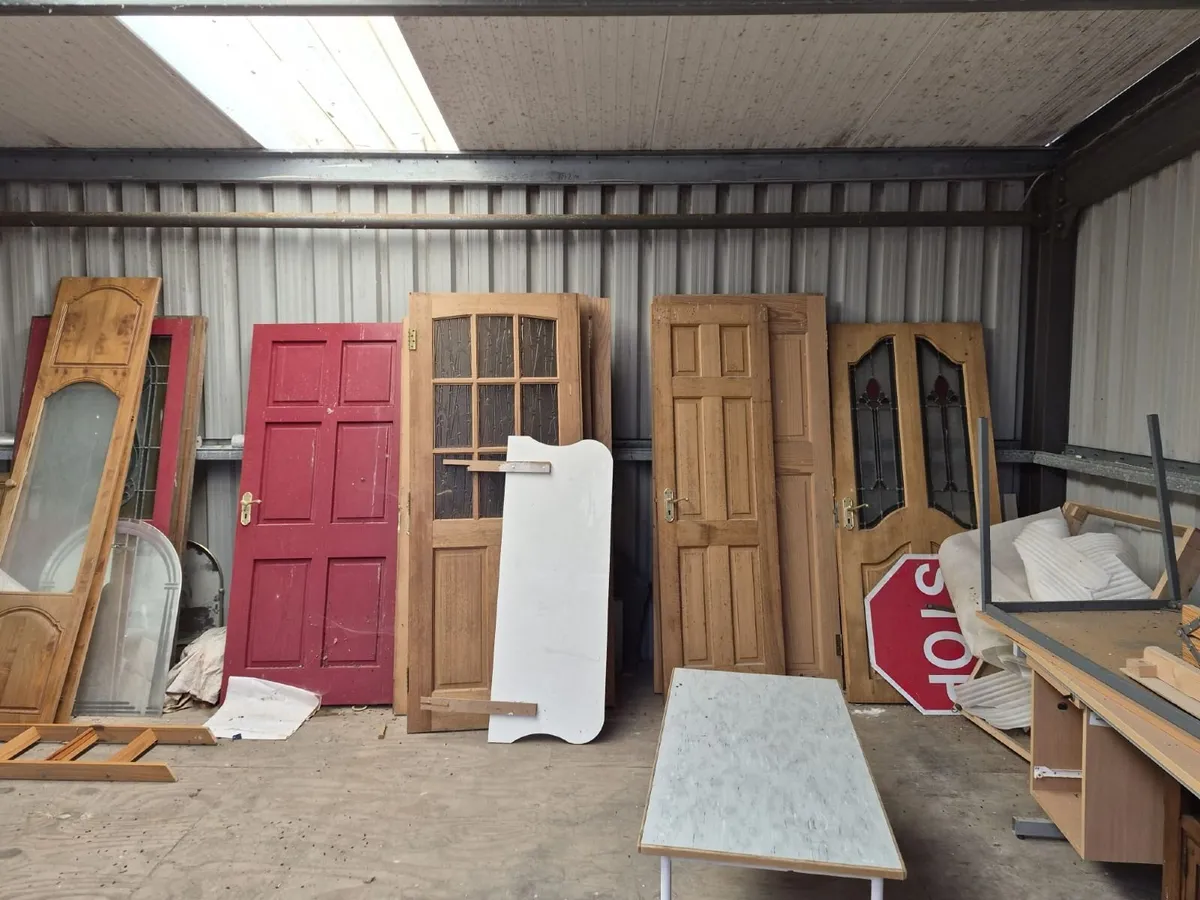 Fireplaces, doors, tiles, Steel acrow, cabinets. - Image 1